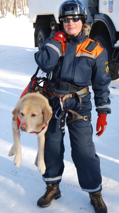 Виктория Мидяная и ее друг - лабрадор-ретривер Леон