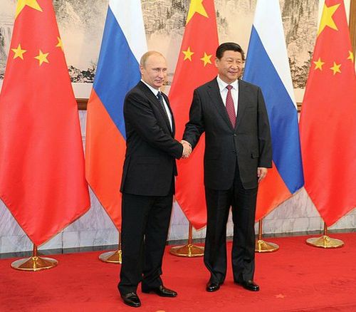 Президент РФ Владимир Путин с председателем КНР Си Цзиньпином. Фото пресс-службы Президента России