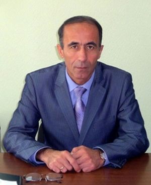 Поначалу единороссы терпели председателя депутатского корпуса Файзали Раджабова