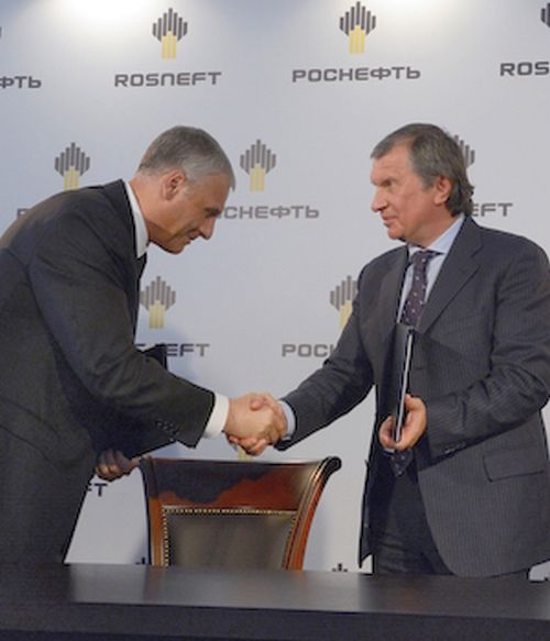 Считалось, что Александр Хорошавин пользовался поддержкой Игоря Сечина. Но отношения между ними могли испортиться. Фото - Дмитрий Азаров/Коммерсантъ