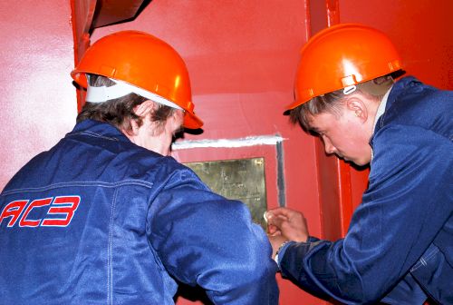 Трудовой коллектив АСЗ на плаву при любых криминальных штормах.