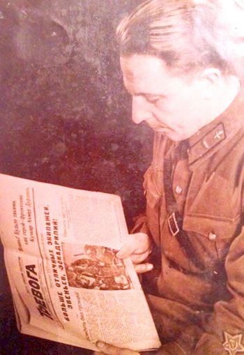Сергей Феоктистов, младший политрук (один  кубарь на  петлице) - военкор  газеты  ДВФ «Тревога», 1940 г.