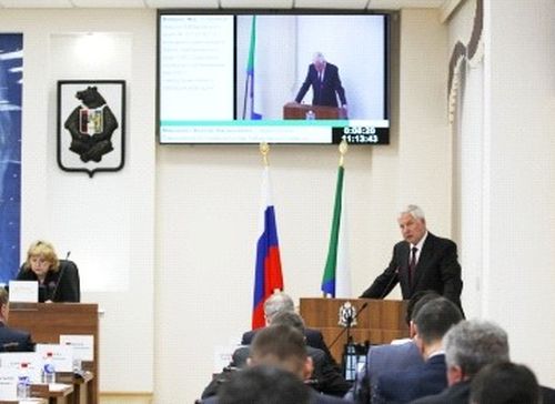 Выступает зампред правительства края Виктор Марценко. Фото ЗДХК