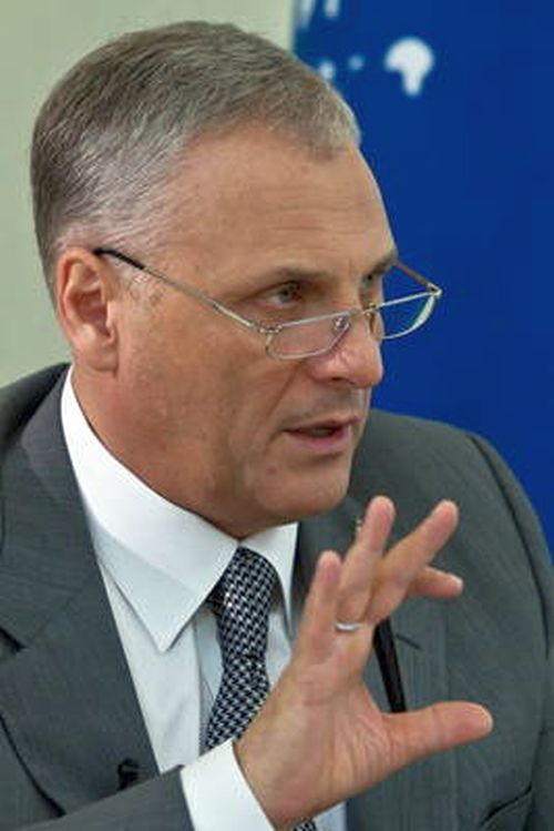 Где в данное время находится губернатор Сахалинской области Александр Хорошавин, инициировавший покупку судна, всем известно. Возможно, теперь те вопросы, что задавала газета, ему повторит и следователь