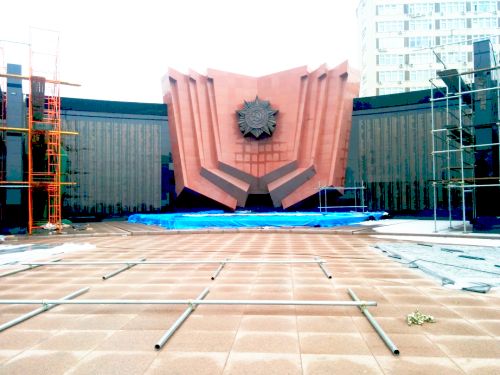 Мемориал на площади Славы почти готов