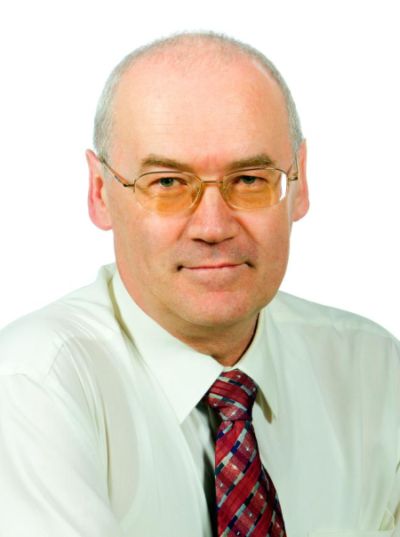 Андрей Куренщиков в сентябре 2013 года избран депутатом и председателем Собрания депутатов Ванинского муниципального района V созыва.  С 2000-2013 гг. - технический директор ОАО «Ванинский морской торговый порт».