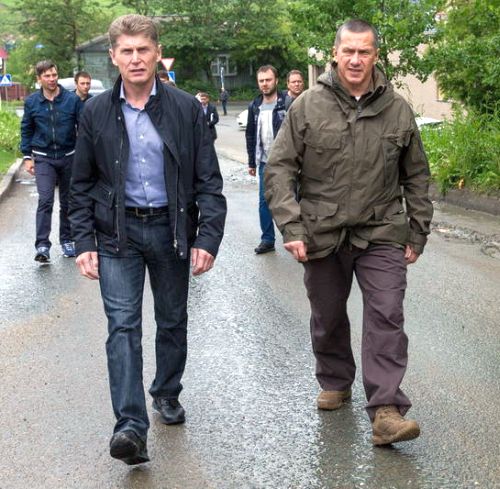 Олег Кожемяко и Юрий Трутнев (слева направо). г. Корсаков, Сахалинская область