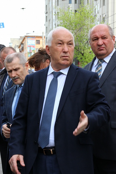 Мэр Хабаровска Александр Соколов, справа - первый заместитель мэра Хабаровска по городскому хозяйству Сергей Чернышов