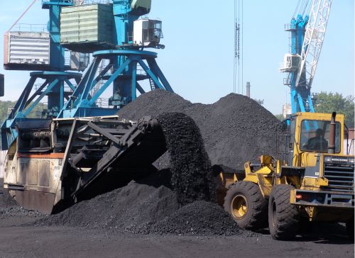 В Ванино грузят уголь