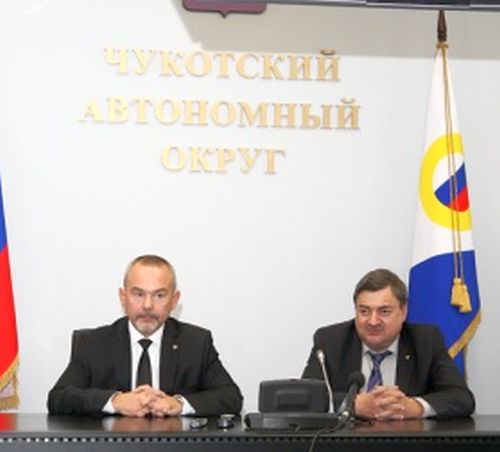 В управлении ФАС Чукотки сменили руководителя. Заместитель руководителя Федеральной антимонопольной службы России Александр Кинёв (слева) посетил Анадырь, где провел рабочую встречу с губернатором Чукотского автономного округа Романом Копиным. Там же был назначен и.о. руководителя Чукотского УФАС России. Им стал Тамирлан Омаев (на фото справа). Ранее он проходил службу на ряде руководящих должностей в управлении Федеральной антимонопольной службы по Республике Дагестан.