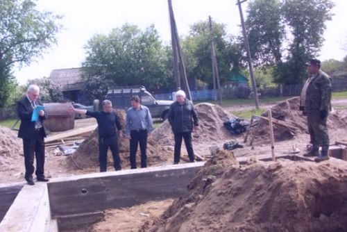 В с. Ленинское была такая стройка: ни шатко ни валко