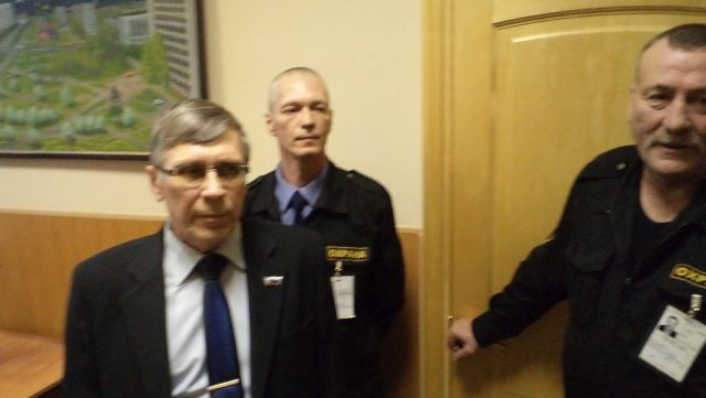 режиссер клоунады с охраной