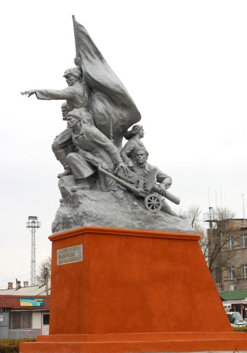 Символ Спасска-Дальнего: По долинам и по взгорьям шла дивизия вперед, чтобы с боем взять Приморье - белой армии оплот. И останутся как в сказке, как манящие огни, штурмовые ночи Спасска, Волочаевские дни… («По долинам и по взгорьям», музыка А. Александрова, слова П. Парфенова)