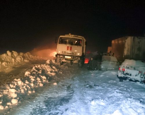 Чем чревата самодеятельная «дорога жизни» - демонстрирует зимняя хроника краевого поисково-спасательного отряда. Фото предоставлено сотрудниками МЧС.