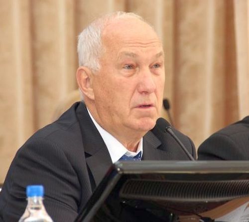 А мэр Хабаровска Александр Соколов не хочет себе и своему аппарату сократить зарплату?