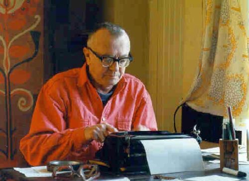Збигнев Ненацкий (Zbigniew Tomasz Nowicki) (1929-1994) - прозаик и драматург, один из самых популярных авторов Польши. Его книги, прежде всего предназначенные для молодого читателя, выходили миллионными тиражами