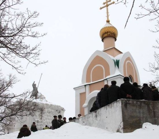 12 февраля 1922 года, Народно-революционная армия Дальневосточной республики разбила белоповстанческую армию генерал Молчанова в районе Волочаевки (на фото - памятные мероприятия на сопке Июнь-Корань 12.02.2016 г.), а 14 февраля - освободили Хабаровск, что впоследствии привело к окончательному разгрому сил белых на Дальнем Востоке