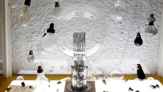 Лампа «Ильича». «Коммерсантъ»