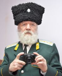 Владимир Иванов-Ардашев - с шашкой и блокнотом