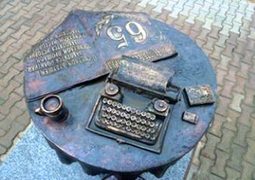 Памятник районной газете «За доблестный труд» и ее сотрудникам