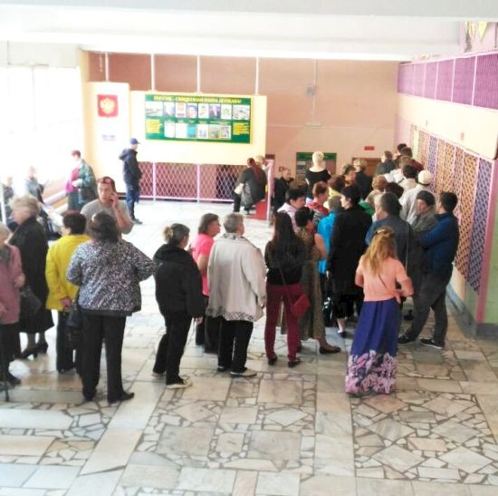 Люди в Приморье не могут проголосовать из-за длинных очередей.