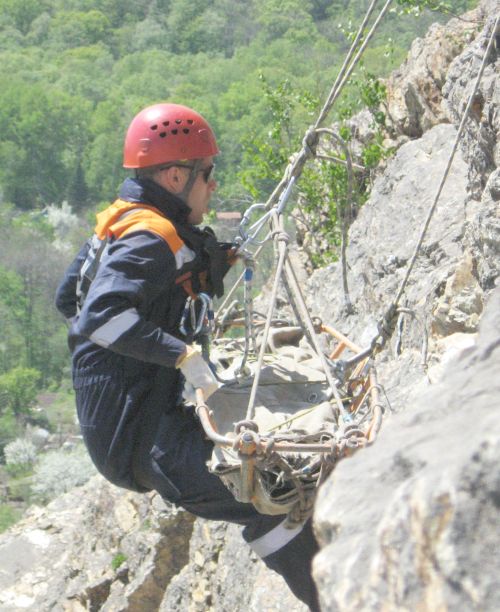 Спасатели должны уметь работать везде
