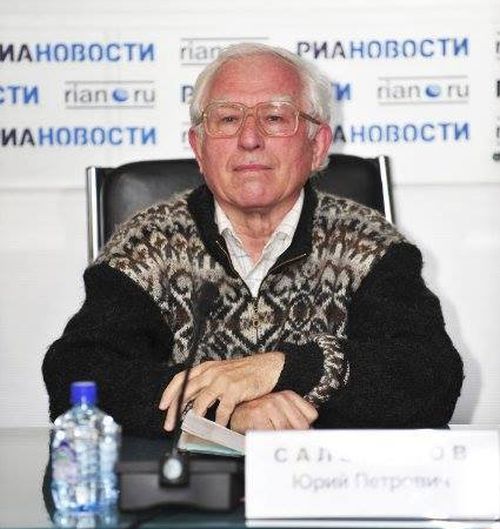 Руководитель поисковой экспедиции - известный документалист и тележурналист Юрий Сальников