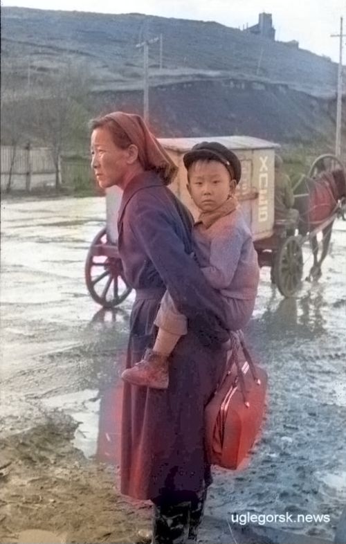 Корейцы ненавидели ЯВМ: многие из тех, кто попал в дом на вершине сопки, сгинули без следа. 1963 год. Фото из архива Ивана Воробьёва./ Цвет ред.