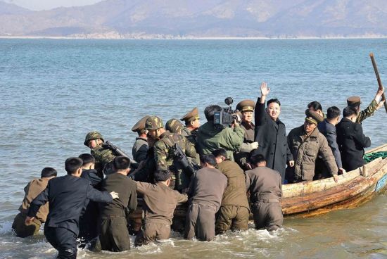 Ким Чен Ын на пограничной заставе