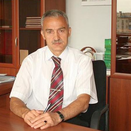 Срок полномочий главы администрации Ванинского района Николая Ожаровского истек еще 15 октября с.г. Но до новых выборов он остается главой.