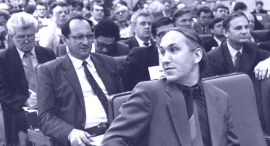 Александру Соколову (на переднем плане) известны аппаратные игры еще со времен КПСС.