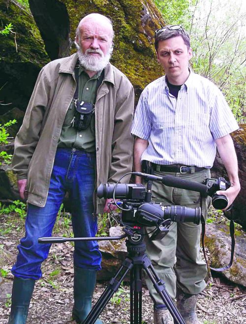 Режиссёр Алексей Сергиенко (справа) и автор статьи на съёмках фильма в Сикачи-Аляне в мае 2012 года