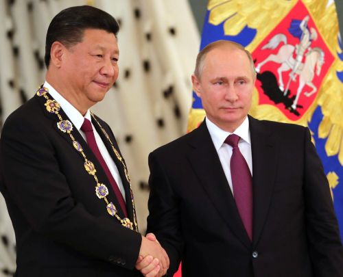 Вручение ордена Святого апостола Андрея Первозванного Председателю КНР Си Цзиньпину.