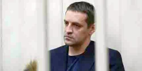 А. Икрамов остался без адвоката.