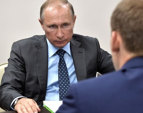 Владимир Путин с губернатором Амурской области Александром Козловым.