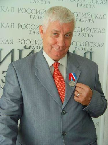 Таким запомнили читатели "Дебрей" Владимира Алексеевича Ерохина в дни его назначения главой пресс-службы Хабаровской мэрии