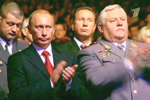 «Сынок, прадед твой обозы водил по Охотскому тракту в Якутск. Потому я всегда хотел в Якутии побывать. Не случилось. Съезди туда за нас двоих. - так напутствовал меня отец перед поездкой в республику Саха (Якутию). Побывал здесь и за него. Десятки фотографий. Много хороших людей. Приобщение к культуре и традициям. Замечательная еда. Подарки близким. Спасибо, Якутия!», - Константин Калачев в ФБ.