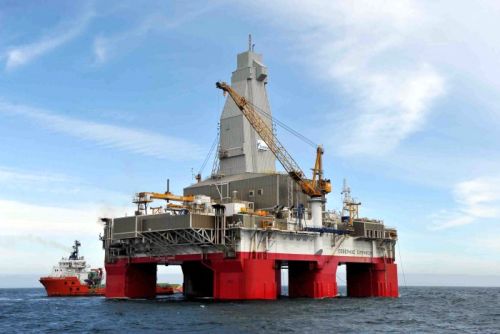 Москва пытается перетянуть доходы от сахалинского шельфа на свою сторону.