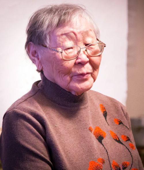 Дарья Ивановна Надеина проводит регулярные занятия по негидальскому языку с детьми села Владимировка