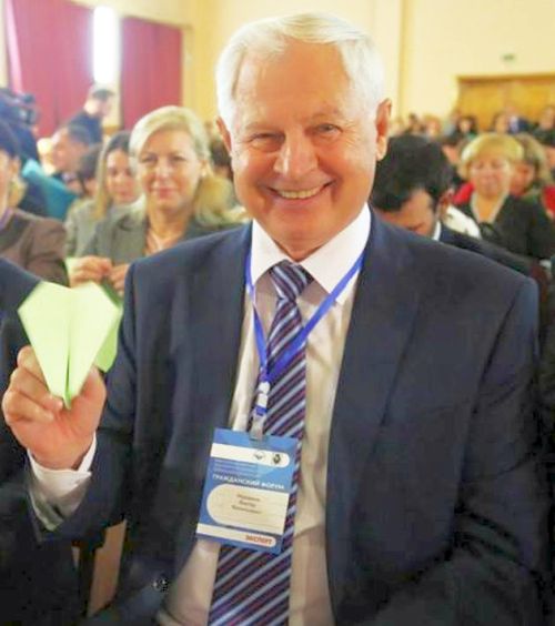 Сколько еще продержится этот ретроград Марценко у власти - неизвестно. Но следующему губернатору Хабаровского края будет ой как нелегко при общем раздрае в обществе, насаждаемом искусственно нынешней местной властью