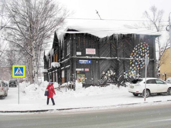 Южно-Сахалинск: Две семьи живут в этом бараке без воды.