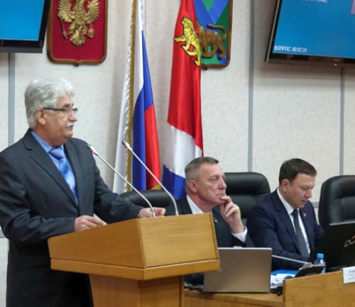 На заседании краевой думы.