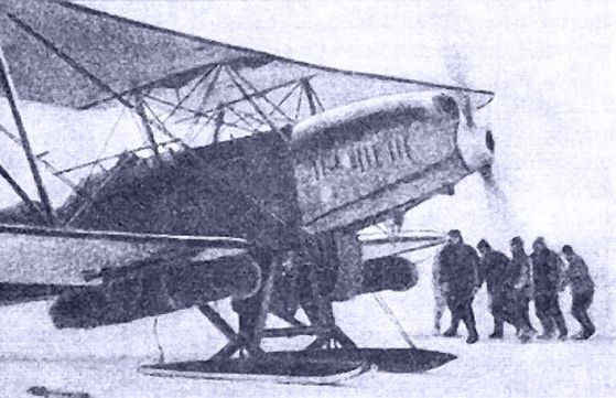 Самолет Молокова на льдине с челюскинцами