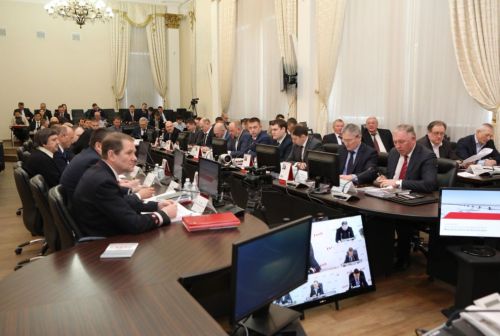 Совещание проходило в режиме видеоконференции, с подключением студий в Хабаровске, Владивостоке, Комсомольске-на-Амуре, Тынде и Южно-Сахалинске.  Фото автора