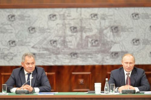 Президент РГО Сергей Шойгу и председатель Попечительского Совета РГО Владимир Путин. Фото: пресс-служба РГО