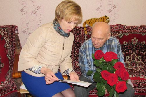 Путинские почтальоны в гостях у хабаровского ветерана. Фото автора