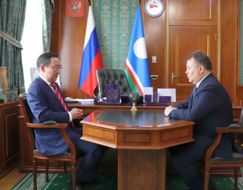 Алексей Стручков (справа) назначен исполняющим обязанности первого зампреда правительства РС(Я)