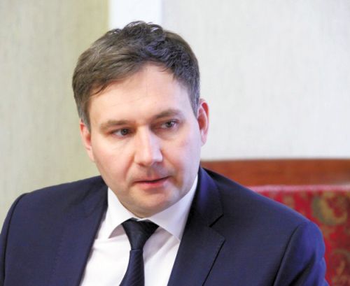 Имеет ли право заместитель председателя правительства ЕАО - начальник управления здравоохранения правительства ЕАО Валерий Жуков решать проблемы свои личные и четы Гасиленко за счет областной больницы?