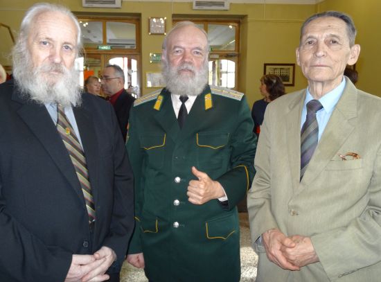 Хабаровские историки и литературоведы, годами работавшие над этой темой (слева направо) Григорий Левкин, Владимир Иванов-Ардашев и Сергей Красноштанов. Снимок 2016 года. Публикуется впервые.