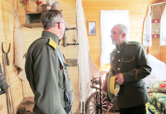 Свою коллекцию потомственный казак Владимир Крюков начал собирать, по его словам, «с чердака», как только открыл дедовский сундук.